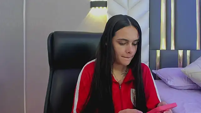 Snapshot of ChloeHarper_ chatting on May 18, 2026, 11:48 am ChloeHarper online show from May 18, 2026, 11:48 am