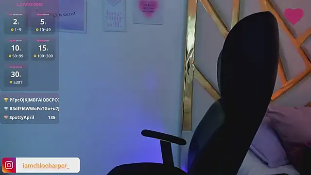 Snapshot of ChloeHarper_ chatting on November 12, 2025, 6:56 pm ChloeHarper online show from November 12, 2025, 6:56 pm