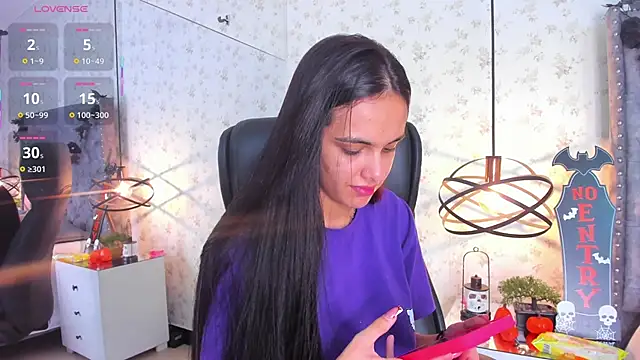 Snapshot of ChloeHarper_ chatting on October 24, 2025, 1:43 pm ChloeHarper online show from October 24, 2025, 1:43 pm