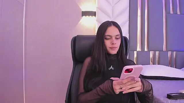 Snapshot of ChloeHarper_ chatting on June 14, 2026, 12:17 pm ChloeHarper online show from June 14, 2026, 12:17 pm