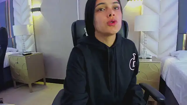 ChloeHarper  online show from January 10, 2026, 11:38 am