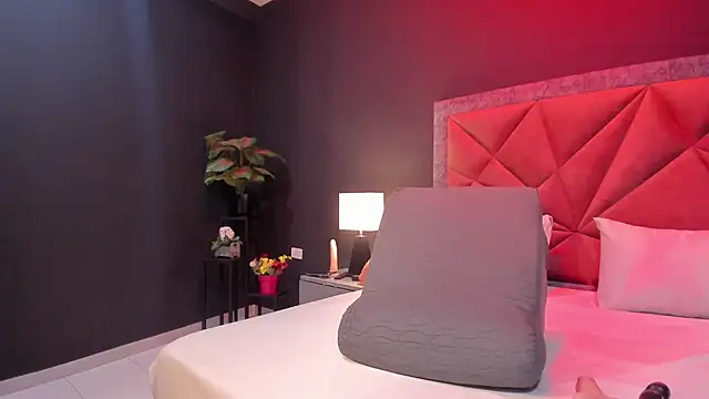 mia milff online show from December 18, 2025, 6:56 pm