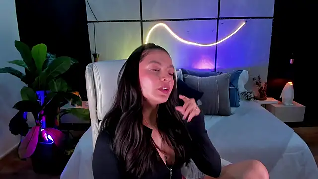 Gia Mazzon online show from October 7, 2025, 5:47 pm