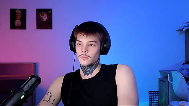 Snapshot of DENIS_HERE chatting on November 21, 2025, 6:07 pm DENIS HERE online show from November 21, 2025, 6:07 pm