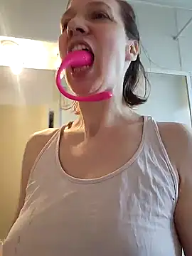 Snapshot of Exhibitionsplit chatting on January 26, 2025, 12:43 pm Exhibitionsplit online show from January 26, 2025, 12:43 pm