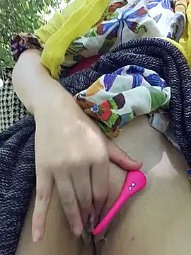 Snapshot of Exhibitionsplit chatting on September 14, 2025, 12:49 pm Exhibitionsplit online show from September 14, 2025, 12:49 pm