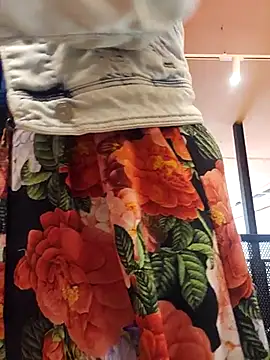 Snapshot of Exhibitionsplit chatting on March 8, 2025, 11:27 am Exhibitionsplit online show from March 8, 2025, 11:27 am