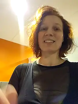 Snapshot of Exhibitionsplit chatting on February 28, 2025, 10:28 pm Exhibitionsplit online show from February 28, 2025, 10:28 pm