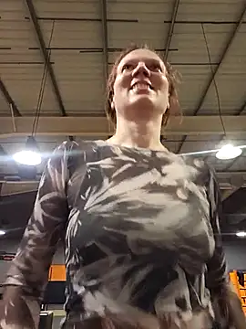 Snapshot of Exhibitionsplit chatting on March 13, 2025, 10:21 pm Exhibitionsplit online show from March 13, 2025, 10:21 pm