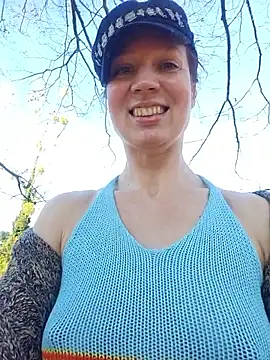 Exhibitionsplit online show from December 14, 2025, 1:49 pm