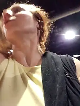 Snapshot of Exhibitionsplit chatting on March 18, 2026, 10:54 pm Exhibitionsplit online show from March 18, 2026, 10:54 pm