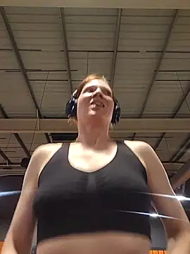 Snapshot of Exhibitionsplit chatting on March 5, 2025, 8:21 pm Exhibitionsplit online show from March 5, 2025, 8:21 pm