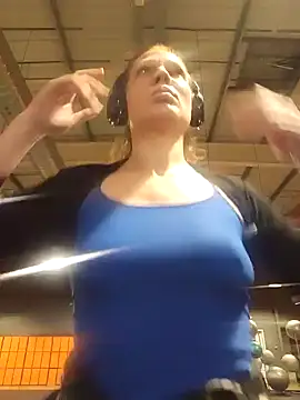 Snapshot of Exhibitionsplit chatting on February 27, 2025, 9:36 pm Exhibitionsplit online show from February 27, 2025, 9:36 pm