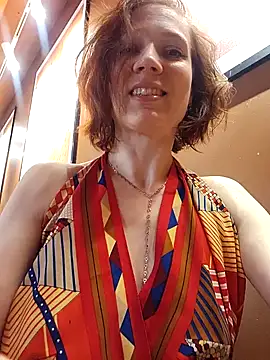 Snapshot of Exhibitionsplit chatting on February 15, 2025, 2:44 pm Exhibitionsplit online show from February 15, 2025, 2:44 pm