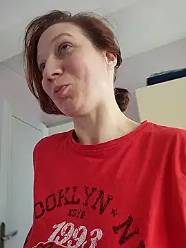 Snapshot of Exhibitionsplit chatting on February 1, 2025, 12:37 pm Exhibitionsplit online show from February 1, 2025, 12:37 pm