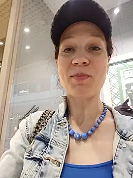 Exhibitionsplit online show from May 5, 2026, 3:37 pm