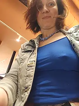 Snapshot of Exhibitionsplit chatting on March 8, 2025, 2:30 pm Exhibitionsplit online show from March 8, 2025, 2:30 pm