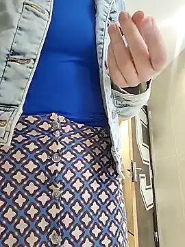 Snapshot of Exhibitionsplit chatting on February 25, 2025, 1:00 pm Exhibitionsplit online show from February 25, 2025, 1:00 pm