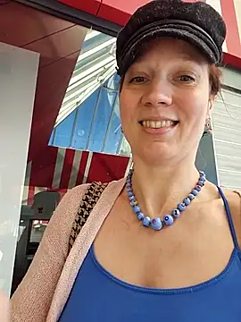 Exhibitionsplit online show from November 27, 2025, 1:22 pm