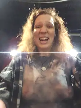 Snapshot of Exhibitionsplit chatting on March 11, 2026, 10:48 pm Exhibitionsplit online show from March 11, 2026, 10:48 pm