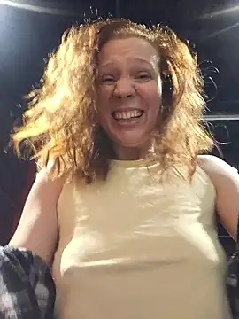 Snapshot of Exhibitionsplit chatting on March 1, 2026, 10:21 pm Exhibitionsplit online show from March 1, 2026, 10:21 pm