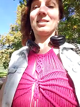 Snapshot of Exhibitionsplit chatting on October 14, 2025, 1:12 pm Exhibitionsplit online show from October 14, 2025, 1:12 pm