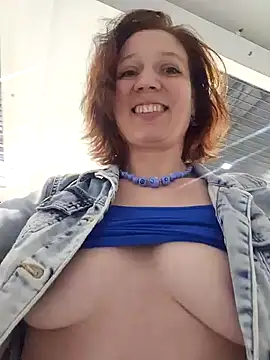 Snapshot of Exhibitionsplit chatting on February 27, 2025, 2:43 pm Exhibitionsplit online show from February 27, 2025, 2:43 pm