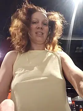 Snapshot of Exhibitionsplit chatting on February 14, 2026, 10:21 pm Exhibitionsplit online show from February 14, 2026, 10:21 pm