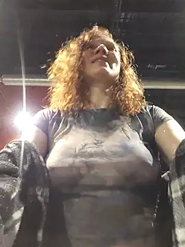 Snapshot of Exhibitionsplit chatting on March 4, 2026, 10:50 pm Exhibitionsplit online show from March 4, 2026, 10:50 pm