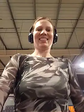 Snapshot of Exhibitionsplit chatting on March 15, 2025, 10:22 pm Exhibitionsplit online show from March 15, 2025, 10:22 pm