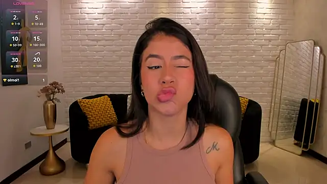 Snapshot of SussanElliot chatting on October 15, 2025, 10:01 am SussanElliot online show from October 15, 2025, 10:01 am