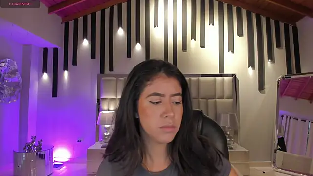 Snapshot of SussanElliot chatting on November 16, 2025, 11:48 am SussanElliot online show from November 16, 2025, 11:48 am