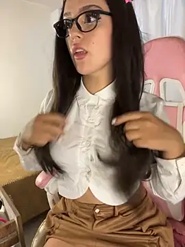 Snapshot of violet-333 chatting on November 7, 2025, 5:50 pm violet-333 online show from November 7, 2025, 5:50 pm