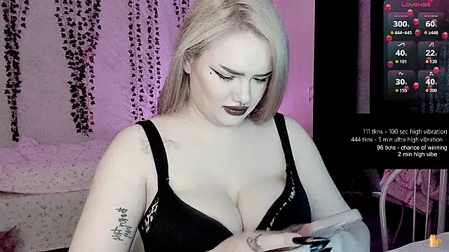 Snapshot of strawberry_elfcat chatting on May 14, 2026, 3:36 am strawberry elfcat online show from May 14, 2026, 3:36 am