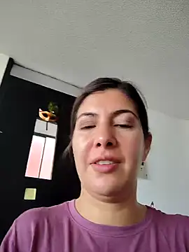 scarlett moore online show from December 17, 2025, 12:43 pm