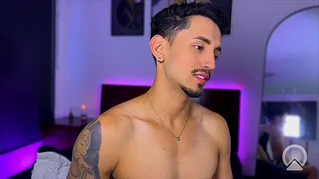 AxelKing1326 online show from January 14, 2026, 10:35 pm