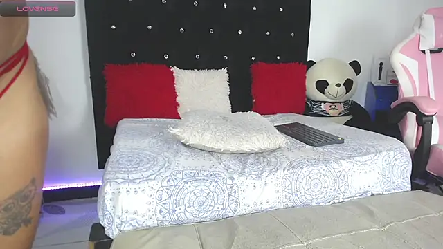 Snapshot of little_maleja chatting on December 7, 2024, 3:42 am little maleja online show from December 7, 2024, 3:42 am