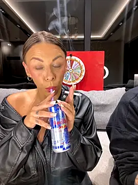 Snapshot of SexOnMyLvL chatting on October 10, 2025, 8:31 pm SexOnMyLvL online show from October 10, 2025, 8:31 pm