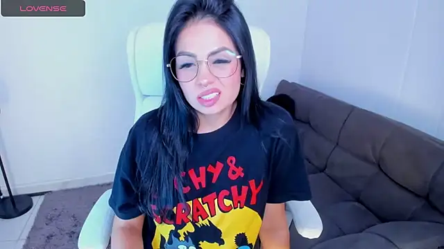 Snapshot of dominique21_ chatting on March 18, 2025, 5:02 am dominique21 online show from March 18, 2025, 5:02 am