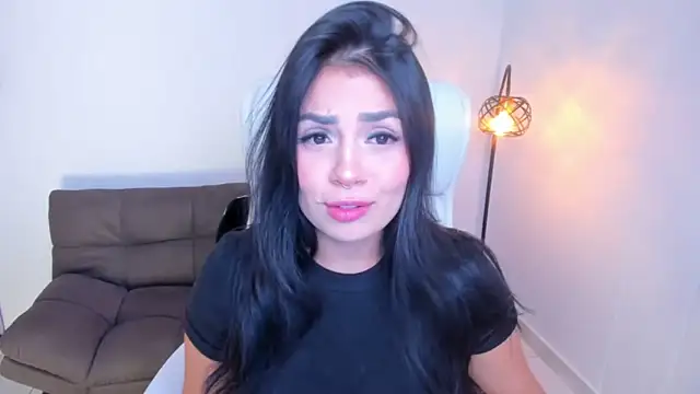 Snapshot of dominique21_ chatting on December 15, 2024, 5:13 am dominique21 online show from December 15, 2024, 5:13 am