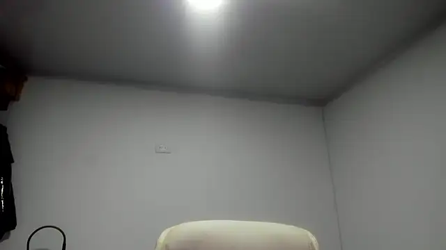 Snapshot of dominique21_ chatting on October 5, 2025, 1:07 am dominique21 online show from October 5, 2025, 1:07 am