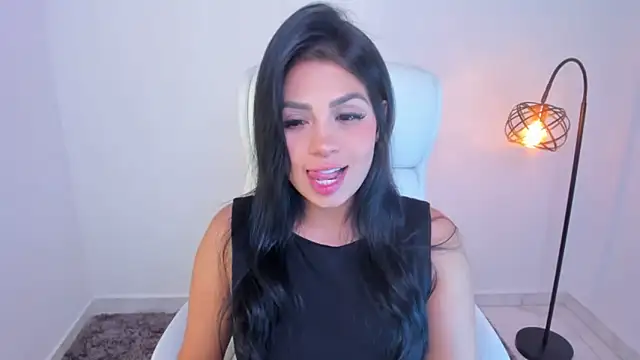 Snapshot of dominique21_ chatting on January 27, 2025, 4:30 am dominique21 online show from January 27, 2025, 4:30 am