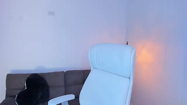 Snapshot of dominique21_ chatting on December 15, 2024, 8:19 am dominique21 online show from December 15, 2024, 8:19 am