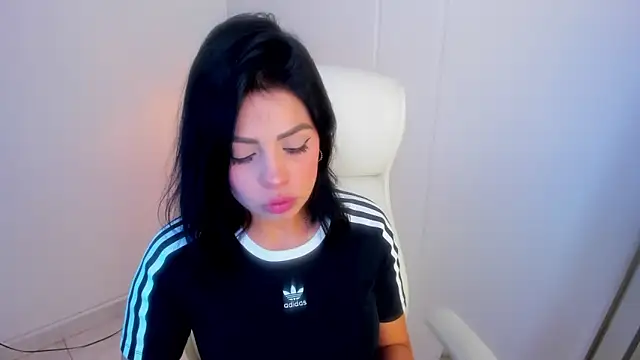 Snapshot of dominique21_ chatting on October 25, 2025, 12:43 am dominique21 online show from October 25, 2025, 12:43 am