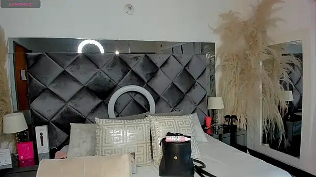 Snapshot of sofhiaa_adaams chatting on October 27, 2025, 10:44 pm sofhiaa adaams online show from October 27, 2025, 10:44 pm