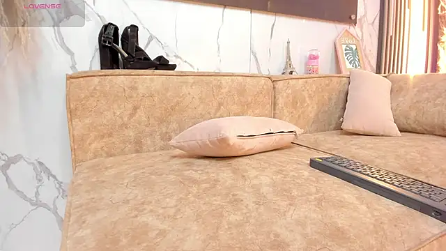 Snapshot of sofhiaa_adaams chatting on December 14, 2025, 3:28 pm sofhiaa adaams online show from December 14, 2025, 3:28 pm