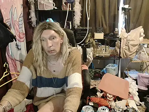 Snapshot of Ombeline1 chatting on November 15, 2025, 2:21 pm Ombeline1 online show from November 15, 2025, 2:21 pm