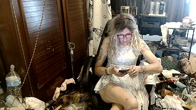 Snapshot of Ombeline1 chatting on July 11, 2026, 10:26 am Ombeline1 online show from July 11, 2026, 10:26 am