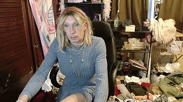 Snapshot of Ombeline1 chatting on October 25, 2025, 4:51 pm Ombeline1 online show from October 25, 2025, 4:51 pm