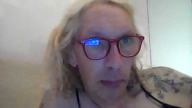 Snapshot of Ombeline1 chatting on July 12, 2026, 10:21 pm Ombeline1 online show from July 12, 2026, 10:21 pm